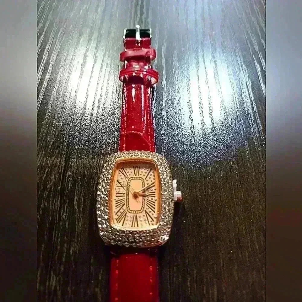 Red rhinestone watch - Picture 3 of 7